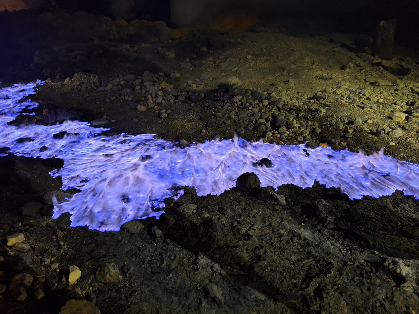 ijen crater tour, ijen tour, blue flame tour, blue fire tours