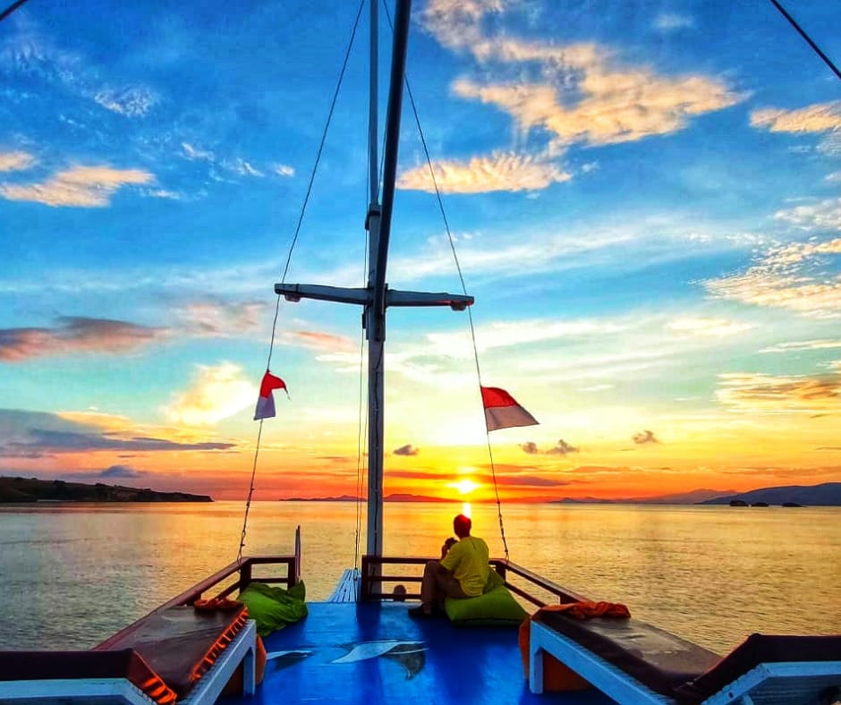 sunset tour komodo island, sunrise tour komodo island, komodo tours bali, bali komodo tour